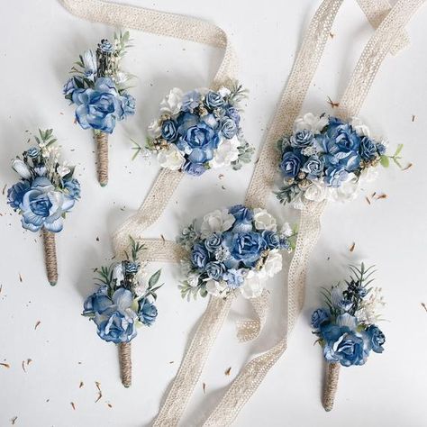 Dusty Blue Corsage, Dusty Rose Boutonniere, Teal And Grey Wedding, Mother Of Bride Corsage, Corsage Wristlet, Blue Corsage, Original Wedding Ideas, Blue Purple Wedding, Blue Wedding Hair