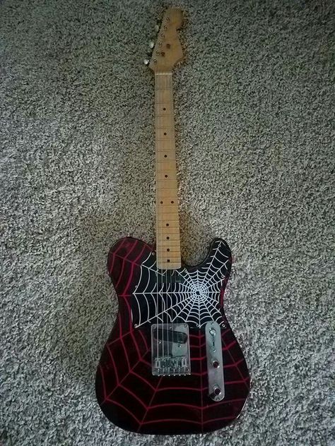 Arachnobastard Spider Man Guitar, Spiderman Electric Guitar, Spiderman Guitar, Spiderman Room, Guitar Aesthetic, Dream Items, Guitar Obsession, Spiderman Spider, Custom Guitar