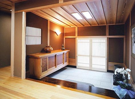 Related image Japanese Genkan Entryway, Japanese Entrance Hall, Genkan Entrance Modern, Japanese Genkan, Japanese Foyer, Japanese House Entrance, Genkan Ideas, Genkan Entrance, House Entrance Design