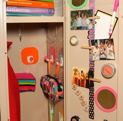 6th grade locker ideas | great ideas for decorating your locker! great tips too! 6th Grade Locker Ideas, Locker Crafts, Cute Locker Ideas, School Locker Organization, Middle School Lockers, Locker Ideas, School Hacks Diy, Diy Locker, Get Schooled