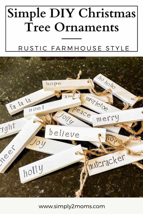 Farmhouse Style Christmas Tree, Wood Ornaments Christmas, Diy Tree Ornaments, Tree Decorations Diy, Ornaments Simple, Farmhouse Christmas Ornaments, Rustic Christmas Ornaments, Simple Farmhouse, Farmhouse Style Christmas