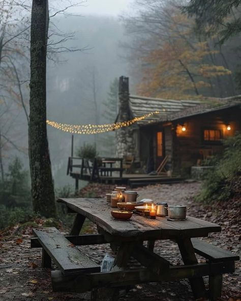 Nature Woods, Alternative Living, Cabin Aesthetic, Cozy Cottages, Forest Cabin, Animals Funny, Cabins And Cottages, Cabin Life, Forest House