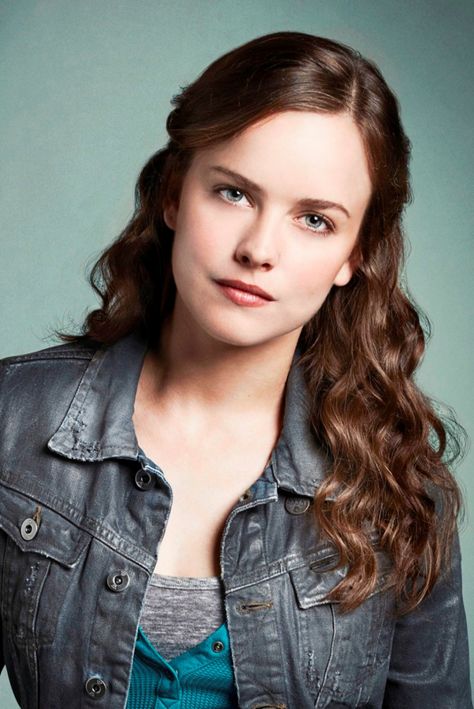 Alison Miller Allison Miller, Intelligent Women, Beauty Icons, Petite Women, Celebrities Female, Brown Hair, Character Inspiration, Pretty People, Hollywood