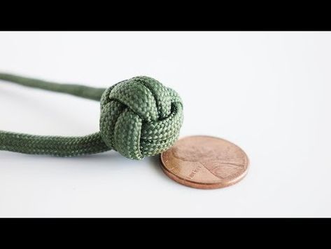 How to Make a Mini Monkey's Fist Tutorial | 2-Pass Monkey's Fist Key Chain - YouTube Monkey Fist Keychain, Knots Jewelry, Sailor Knot Bracelet, Knot Keychain, Monkey Fist Knot, Mini Monkey, Paracord Bracelet Tutorial, Snake Knot, Marble Ball