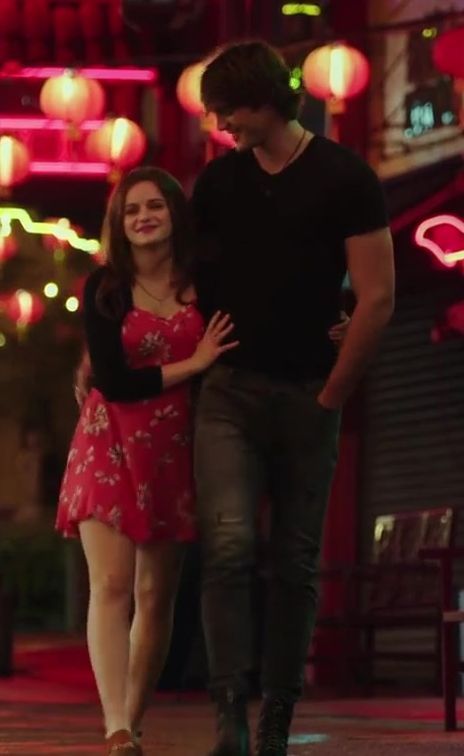 The Kissing Booth Noah And Elle, Tall Boyfriend Short Girlfriend, Noah Flynn, Short Girlfriend, Tall Boyfriend, The Kissing Booth, Film Netflix, Tv Show Couples, Jacob Elordi