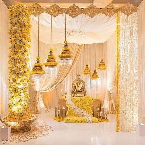 Ganapati Decoration At Home Simple, Ganpati Decoration Theme Ideas, Marriage Decoration Ideas, Ganapati Decorations, Flower Decoration For Ganpati, Ganpati Decoration Theme, Decoration Ideas Wedding, Ganesh Chaturthi Decoration, Pooja Decor