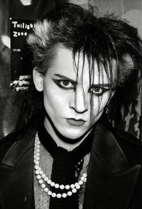 The Beautiful Men of Goth and Post-Punk — Post-Punk.com Punk Makeup Men, 80s Punk Makeup, Trad Goth Makeup, Modern Goth, 80s Goth, 70s Punk, 80s Punk, Goth Guys, Punk Makeup