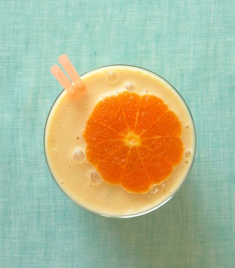 How to Make Orange Creamsicle Smoothies Orange Creamsicle Smoothie Recipe, Creamsicle Smoothie, Protein Powder Smoothie, Resep Juice, Runners Food, Running Food, Nutritious Smoothie Recipes, Smoothie Recipes For Kids, Healthy Fruit Smoothies