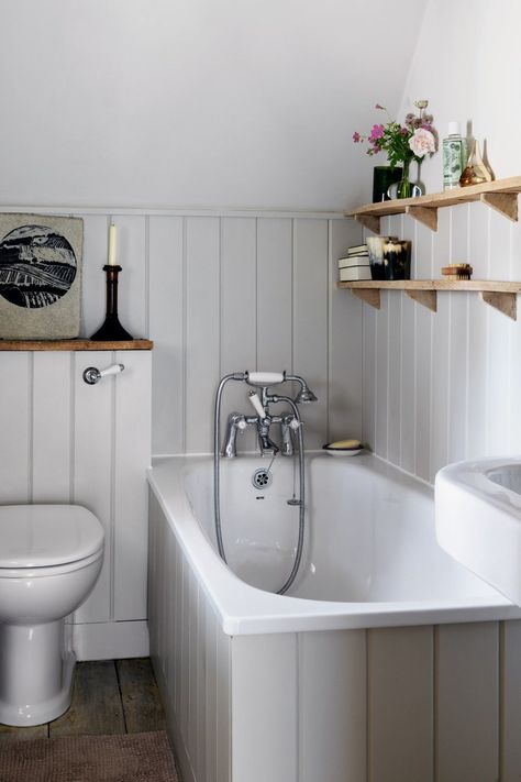 Caroline Holdaway Cotswold Cottage | House & Garden English Country Bathroom, Country Bathroom Designs, Makeover Kamar Mandi, Cotswold Cottage, Cotswolds Cottage, Tongue And Groove Panelling, Interior Design Per La Casa, Bad Inspiration, Cottage Bathroom