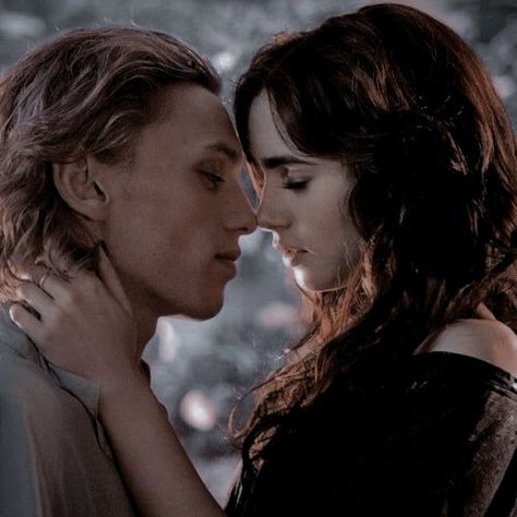 Clary And Jace, Champagne Problems, Jace Wayland, Alice Book, Slytherin Aesthetic, Jamie Campbell, Jamie Campbell Bower, City Of Bones, Shadow Hunters