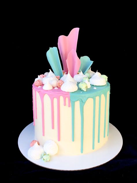 Drip Cake Ideas, Gender Reveal Cake Pops, Birthday Drip Cake, Cake For Husband, Cake White, Mini Tortillas, Gender Party, Gender Reveal Cake, Sugar Candy