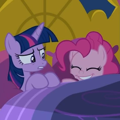 twipie twilight x pinkie pie Twilight And Pinkie Pie Matching Pfps, Pinky Pie X Twilight, Mlp Laying Down, Pinkie X Twilight, Mlp Twipie, Pinkie Pie X Twilight Sparkle, Twilight X Pinkie Pie, Twipie Fanart, Twilight And Pinkie Pie