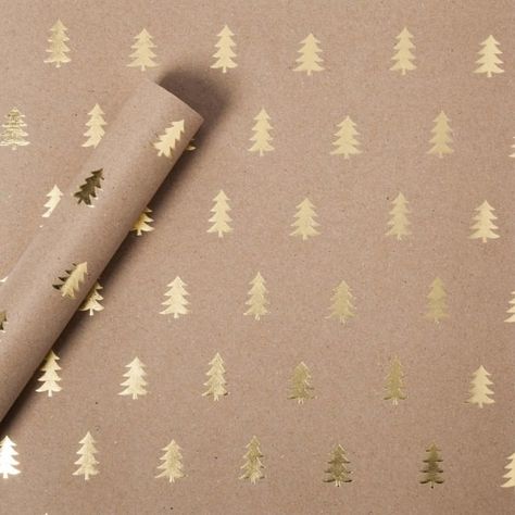 32 Gorgeous Christmas Decorations You Won't Want To Take Down Kraft Wrapping Paper, Gold Foil Christmas, Gold Wrapping Paper, Elegant Gift Wrapping, Gold Foil Paper, Minimalist Christmas Tree, Kraft Paper Wrapping, Sugar Paper, Unique Gift Wrapping