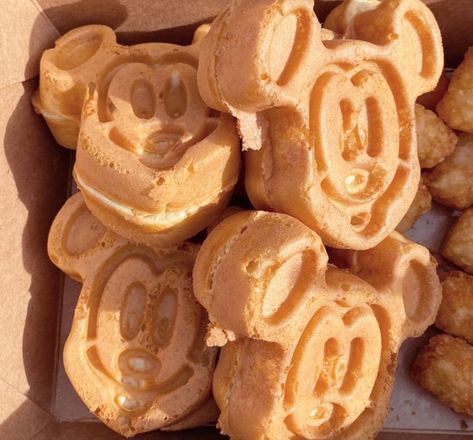 Mickey Waffles Aesthetic, Disneyland Food 2024, Disneyworld Foods, Disneyland Breakfast, Disneyland Desserts, Rowan Kane, Mickey Waffle, Orlando Food, Best Disneyland Food