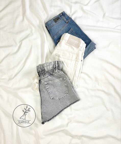 Denim Flat Lay Photography, Jean Flat Lay, Clothing Layout Flat Lay, Shorts Flatlay, Clothes Layout, Flat Lay Photography Fashion, Flatlay Ideas, Denim Flats, Flats Outfit