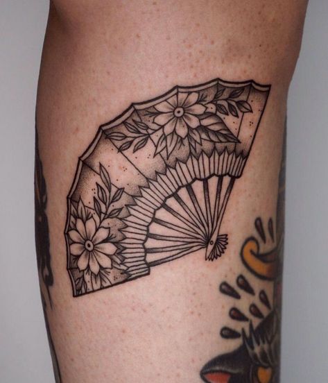 Folding Fan Tattoo, Japanese Fan Tattoo, American Traditional Tattoo Ideas, Traditional Tattoo Ideas, Traditional Style Tattoo, Fan Tattoo, Tattoo Flowers, Japanese Fan, Japanese Sleeve Tattoos