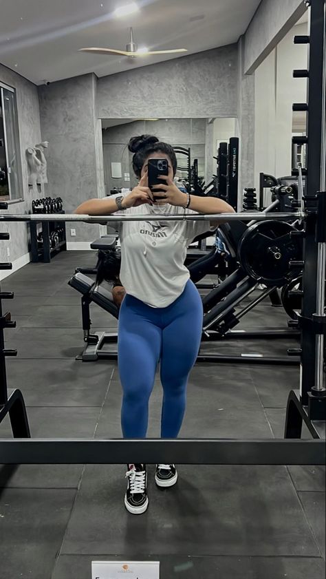 Instagram@talinegadioli Outfits Para Gym, Gym Photo Ideas, Gym Pictures Ideas, Gym Outfit Leggings, Outfits Academia, Foto Gym, Poses Gym, Gym Outfit Women, Gym Poses