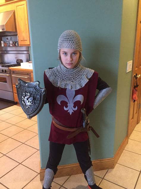 My daughter's Josn of Arc costume Diy Joan Of Arc Costume, Joan Of Arc Costume Diy, Fox Costume Diy, Diy Knight Costume, Joan Of Arc Costume, Saint Costume, Eve Costume, World Book Day Costumes, Medieval Party