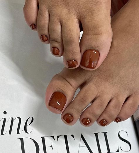 5 Chic Pedicure Ideas For Virgo Season 2024 Chic Pedicure, Classic Pedicure, French Tip Manicure, Pedicure Ideas, Virgo Season, Celebrity Music, Earthy Color Palette, Toe Nail Designs, Hair Skin Nails