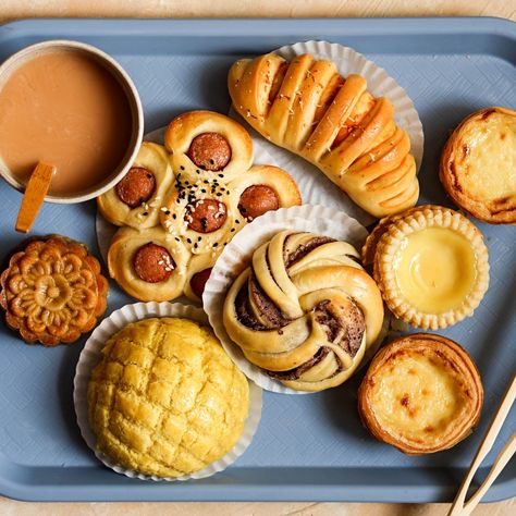 Pineapple Buns, Chinese Bakery, Pineapple Bun, Egg Tart, Steamed Buns, Pastry And Bakery, Bakery Bread, New Cookbooks, Bakery Recipes