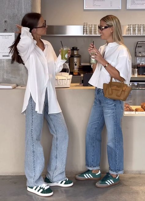 White Shirt Outfit And Jeans, Vouri Outfit, Street Style Dinner Outfit, Light Wash Cropped Jeans Outfit, Casual Outfit For Shopping, Relaxed Weekend Outfit, High Rise Tapered Jeans Outfit, Tom Boy Chic Style Inspiration, Gen Z Spring Outfits