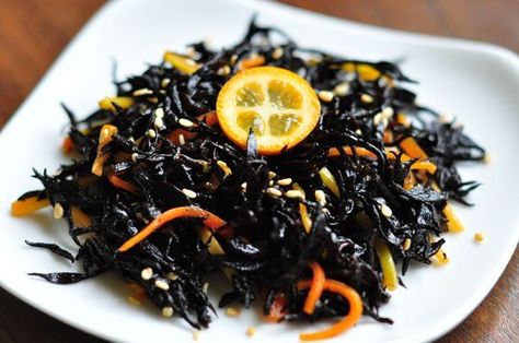 Recipe: Hijiki with Carrots // love carrots love seaweed obviously this has my name on it Hijiki Salad, Hijiki Seaweed, Spirulina Recipes, Macrobiotic Recipes, Easy Vegetable Recipes, Sleep Disorder, Carrots Recipe, Seaweed Snacks, Superfood Salad