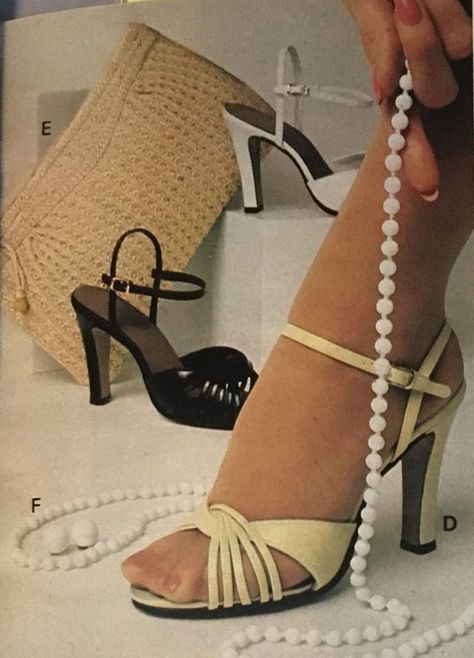 80s Fashion For Women, 80s Fashion 1980s, 1980s Fashion Trends, Fashion 1980s, Pantyhose Heels, Seventies Fashion, Nylons Heels, Stockings Heels, 1980s Fashion