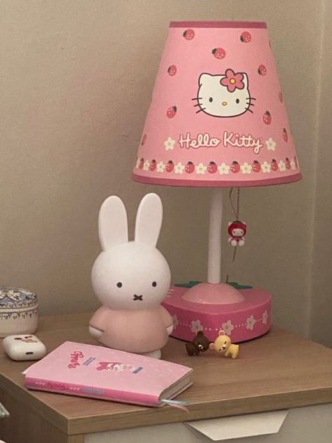 Hello Kitty Lamp, Charmmy Kitty, Hello Kitty Aesthetic, Cute Room Ideas, Dreamy Room, Kawaii Room, Hello Kitty Items, Pink Room, Cute Room Decor