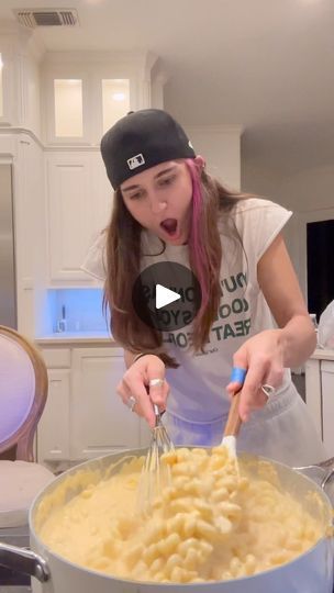 576K views · 196K reactions | my new years kiss was this mac and cheese @tiniyounger 👩🏼‍🍳🔥 | Avery Cyrus ✹ | averycyrus · Original audio Avery Cyrus, New Years Kiss, Meatless Monday Dinner, New Year's Kiss, Macaroni Cheese Recipes, Tiktok Food, Colby Jack, Kiss The Cook, Cheese Dishes