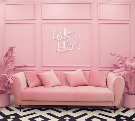 Boutique Rosa, Studio Rosa, Salon Suite Decor, Feminine Living Room, Pink Studio, Jewelry Store Design, Neon Rose, Nail Salon Decor, Clinic Interior Design