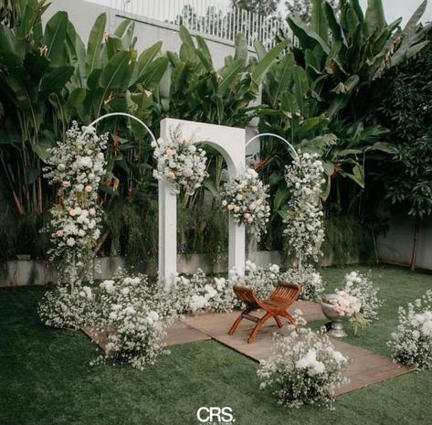 Dekor Siraman, Outdoor Wedding Backdrops, Small Wedding Decor, Intimate Garden, Wedding Stage Backdrop, Wedding Decor Photos, Wedding Background Decoration, Wedding Entrance Decor, Simple Wedding Decorations