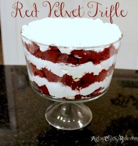 Red Velvet Trifle {a recipe for the holidays} - Artsy Chicks Rule #redvelvet #trifle Super easy recipe!!!! PERFECT dessert for VALENTINES Day!! Red Velvet Trifle, Choc Pudding, Trifle Bowl Recipes, Red Velvet Recipes, Velvet Cheesecake, Easy Holiday Desserts, Trifle Bowl, Red Velvet Cheesecake, Trifle Desserts