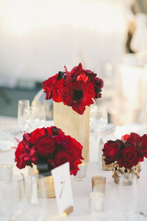 Red Roses Centerpieces, Gold Winter Wedding, Gold Wedding Centerpieces, Red Gold Wedding, Red Rose Wedding, White Weddings, Birthday Party Centerpieces, Rose Centerpieces, Hollywood Wedding