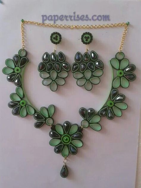 Diy Paper Crafts Ideas, Easy Diy Paper Crafts, Quilling Necklace, Quilling Jewellery, Paper Quilling Earrings, Paper Quilling Tutorial, Paint Crafts, Trending Crafts, Paper Jewellery