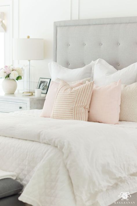 How to decorate a pink bedroom using throw pillows, flowers, baskets, rugs, and curtains. #bedroomdecor #masterbedroom #bedroomdecorideas White Sitting Room, Blush Pink Bedroom, Blush Bedroom, Gold Bedroom, Pink Bedrooms, Bedroom Furnishings, Grey Bedroom, Bedroom Tips, Gray Bedroom