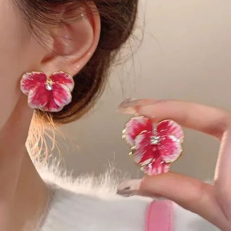 Cute Oil Dropping Blue Flower Earrings for Women Retro Petal Pink Flower Stud Earring Summer Jewelry Luxury Earrings, Flower Stud Earrings, Flower Stud, Stud Earrings For Women, Flower Earrings Studs, Flower Studs, Gold Texture, Summer Jewelry, Estilo Retro