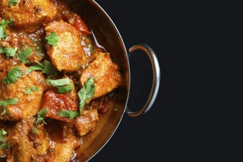 Black chicken curry - Netmums Chicken Jalfrezi Recipe, Food Recipes Chicken, Chicken Jalfrezi, Chicken Curry Recipe Easy, Murgh Makhani, Red Curry Chicken, Slow Cooked Chicken, Paleo Meal Plan, Bbc Food