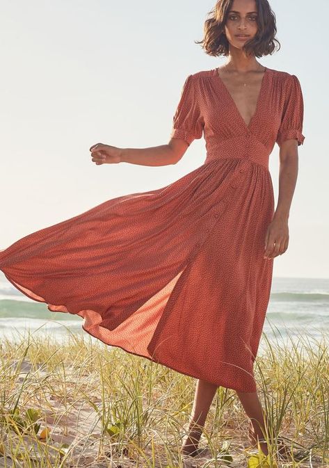 Summer Modest Dresses, Party Frocks, Mode Chic, Vestidos Vintage, Clothing Inspiration, Look Vintage, Dresses To Wear To A Wedding, Byron Bay, Casual Summer Dresses