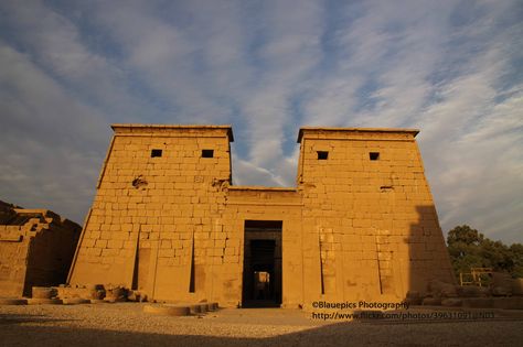 https://flic.kr/p/ds8NhC | Karnak, Temple, gate | The Karnak Temple Complex— usually called Karnak— comprises a vast mix of decayed temples, chapels, pylons, and other buildings. Building at the complex began in the reign of Sesostris I in the Middle Kingdom and continued into the Ptolemaic period, although most of the extant buildings date from the New Kingdom. The area around Karnak was the ancient Egyptian Ipet-isut ("The Most Selected of Places") and the main place of worship o... Egyptian Temple, Monumental Architecture, Karnak Temple, Middle Kingdom, Place Of Worship, Ancient Egyptian, Reign, Monument Valley, Mount Rushmore