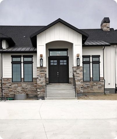 blue nest dwellings exterior White House With Black Trim, House With Black Trim, Black Metal Roof, 카페 인테리어 디자인, Modern Farmhouse Exterior, Black Windows, White Farmhouse, Black House Exterior, Exterior Stone