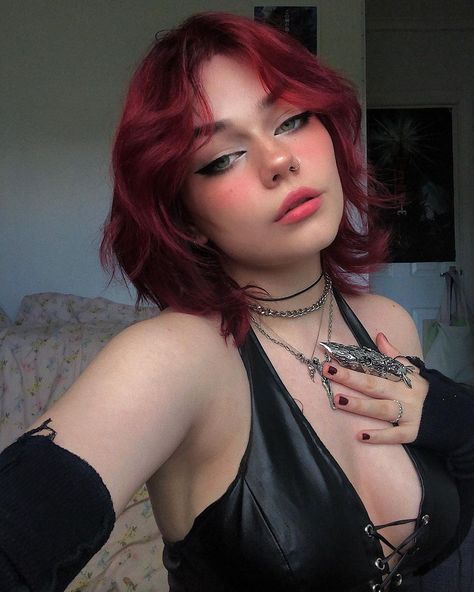 Punk Japanese, 2000s Y2k Aesthetic, Y2k Aesthetic Grunge, Queer Hair, Japanese 2000s, Black Cherry Hair, E Girl Makeup, Egirl Makeup, Cherry Red Hair