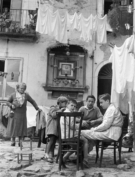 Vintage Photos of Italy: Nostalgic Pictures from the Italian Past - An American in Rome Sketch Composition, Vintage Foto's, Nostalgic Pictures, Italian Culture, Vintage Italy, Naples Italy, Foto Vintage, Bw Photo, White Photo