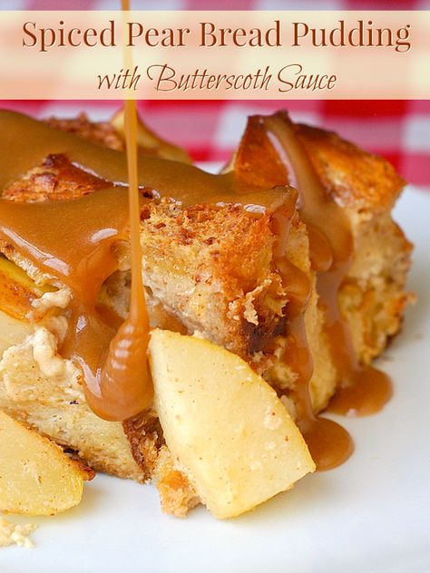 Spiced Pear Bread Pudding with Butterscotch Sauce is an indulgently satisfying version of this comfort food dessert classic; made even more decadent with a decadent drizzle of easy butterscotch sauce. Pear Bread Pudding, Praline Bread Pudding, Pear Desserts, Butterscotch Sauce Recipes, Popsicle Cocktail, Pear Bread, Comfort Food Desserts, Pear Dessert, Dessert Oreo