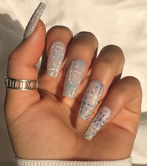 100+ Gorgeous Winter Nail Designs and Ideas of 2023 - Rose idea Nails White Winter, Crown Tattoos, Nail Christmas, Nails Xmas, Snowflake Nail Design, Black Gold Nails, Xmas Nail, Nails Holiday, Holo Nails