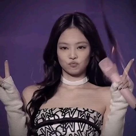 Jennie Fancam, Blackpink Fashion, Wii, Strapless Top, Black Pink, Concert, Pink, Women's Top, Black