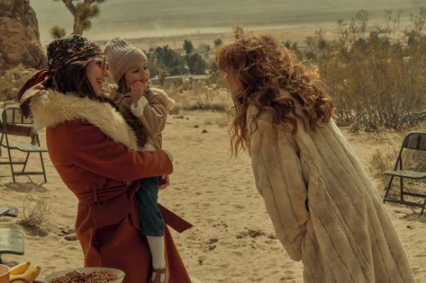 Daisy Jones and the Six's Costume Designer Recreated Laurel Canyon Fashion Daisy Jones And The 6, Camila Dunne, Movie Scrapbook, Six Aesthetic, Chrissie Hynde, Suede Fringe Vest, Taylor Jenkins Reid, Daisy Jones And The Six, Riley Keough