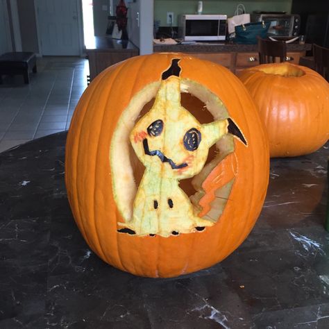 Pokemon Pumpkin Decorating Ideas, Mimikyu Pumpkin Carving, Fall Pokemon, Pokemon Pumpkin Carving, Pumpkin Pokemon, Small Pumpkin Designs, Pokemon Pumpkin, Easy Pokemon, Pumkin Carving