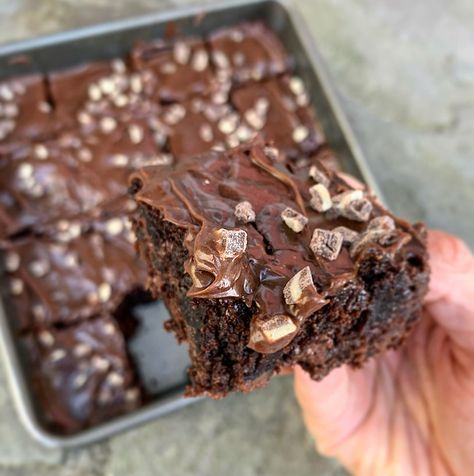 Andes Brownies (using boxed mix) – Naptime Kitchen Andes Brownies, Andes Mints Brownies, Naptime Kitchen, Mint Chocolate Desserts, Andes Mint, Peppermint Brownies, Mint Brownies, Brownies Recipe Easy, Best Brownies