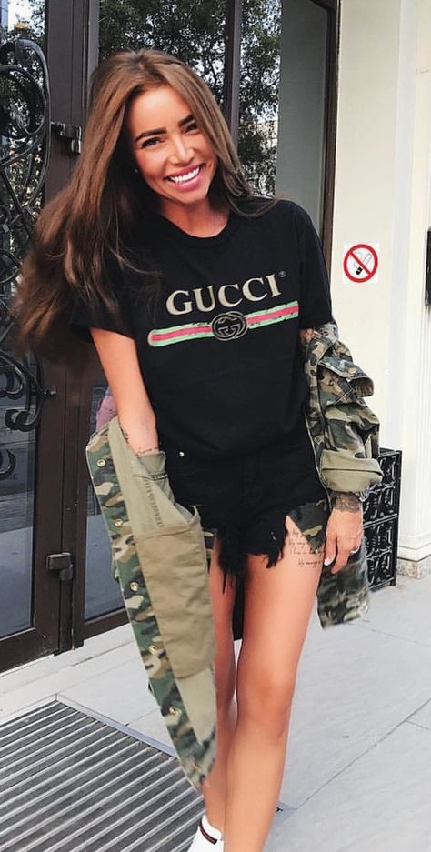 Gucci Shirt Outfit Women, Gucci Tshirt Outfit Women, Gucci Shirt Outfit, Gucci Shirts, Classy Fall Outfits, Gucci T Shirt, Grey Shirt Dress, Gucci Outfits, Plus Size Fall Outfit