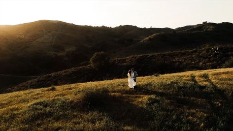 Photo: Tony Wodarck Photography, Engagement Photos, Romantic, Adventurous, Elopement, Trendy, Moody, Orange County, California. Green hills, Grass, Meadow, Mountains, Outdoor. Outdoor Beach Wedding, Sunset Wedding Photos, Wedding Photoshoot Props, Epic Wedding, Pre Wedding Poses, Sunset Wedding, Couple Photoshoot Poses, Wedding Engagement Photos, Elopement Wedding